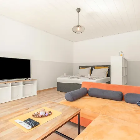 Komfortable Gartenwohnung Im Villenviertel 2 Schlafzimmer Mit Terrasse Apartment *
