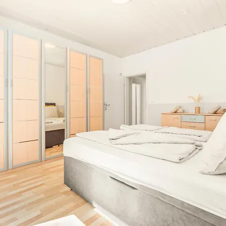 Apartment Komfortable Gartenwohnung Im Villenviertel 2 Schlafzimmer Mit Terrasse Villach