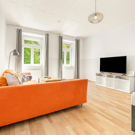Komfortable Gartenwohnung Im Villenviertel 2 Schlafzimmer Mit Terrasse *