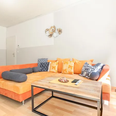 Komfortable Gartenwohnung Im Villenviertel 2 Schlafzimmer Mit Terrasse Apartment