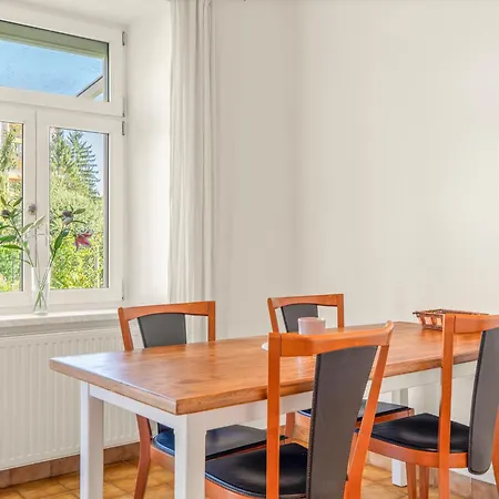 Apartment Komfortable Gartenwohnung Im Villenviertel 2 Schlafzimmer Mit Terrasse