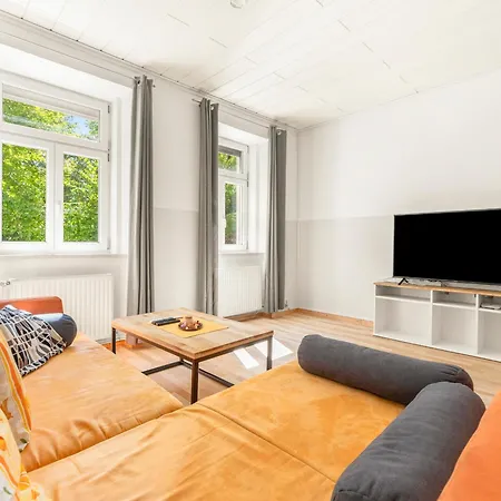 Apartment Komfortable Gartenwohnung Im Villenviertel 2 Schlafzimmer Mit Terrasse *
