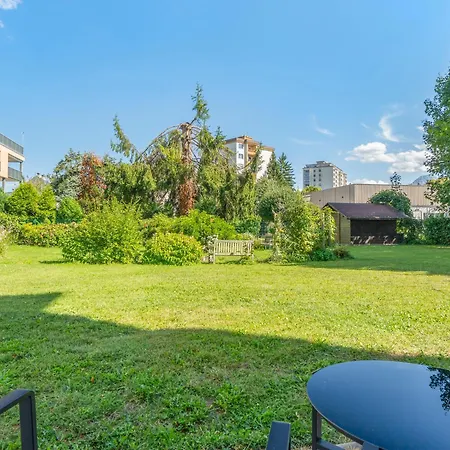 Komfortable Gartenwohnung Im Villenviertel 2 Schlafzimmer Mit Terrasse