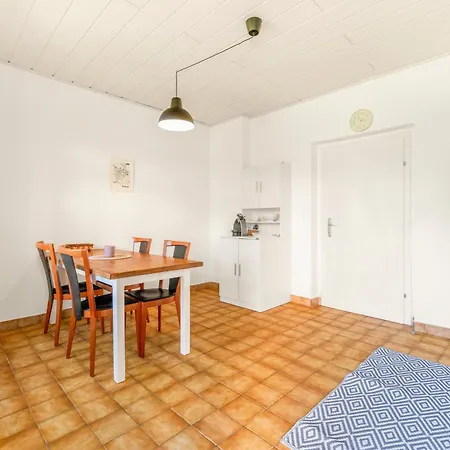 Komfortable Gartenwohnung Im Villenviertel 2 Schlafzimmer Mit Terrasse *