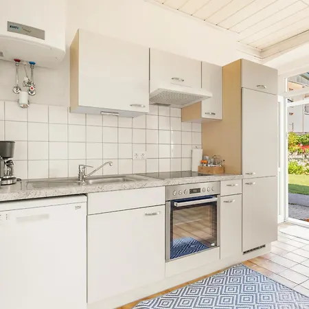 Apartment Komfortable Gartenwohnung Im Villenviertel 2 Schlafzimmer Mit Terrasse