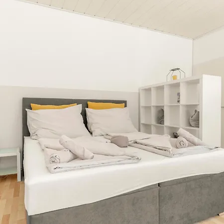 Komfortable Gartenwohnung Im Villenviertel 2 Schlafzimmer Mit Terrasse *