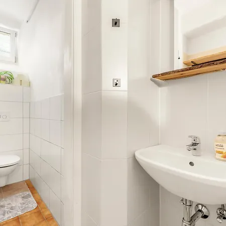 Komfortable Gartenwohnung Im Villenviertel 2 Schlafzimmer Mit Terrasse Villach